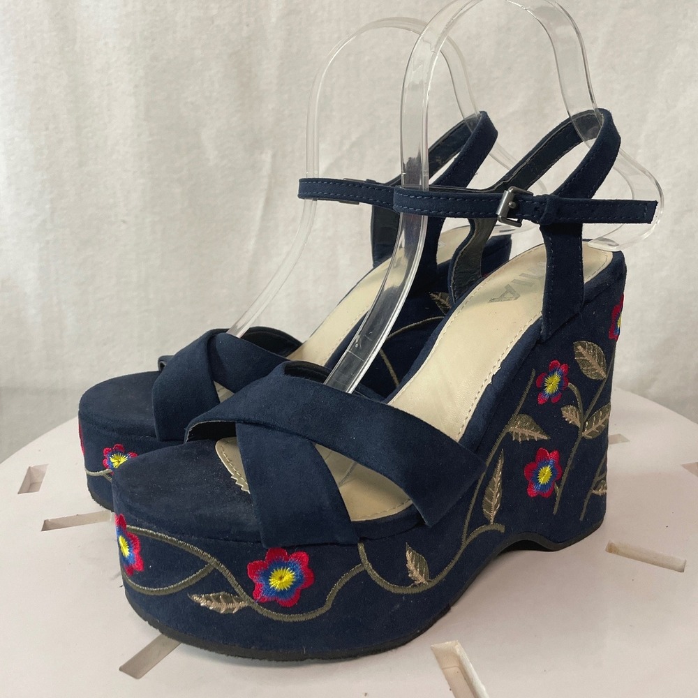 MIA Zoey Navy Blue Floral Embroidered‎ Platform Wedge Sandals Women 6.5M
